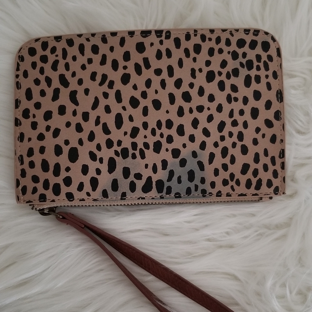 Universal Thread Leopard Wristlet - Picture 3 of 4
